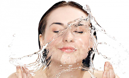 Aqua Peel bőrmegújító vízsugaras hidrodermabráziós finomhámlasztás teljes arcon! Plusz 50% kedvezmény Tisztító nagykezelésre! kupon