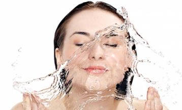 Bőrmegújító arckezelés, AquaPeel vízsugaras hydrodermabrázióval! Plusz 50% kedvezmény Tisztító nagykezelésre! - akciós kupon