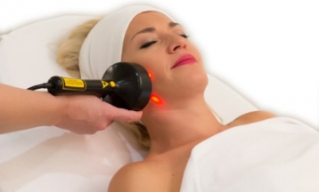 Ránctalanító és regeneráló fényesztétikai infra lézer zuhany, teljes arcon, nyakon és dekoltázson! - akciós kupon