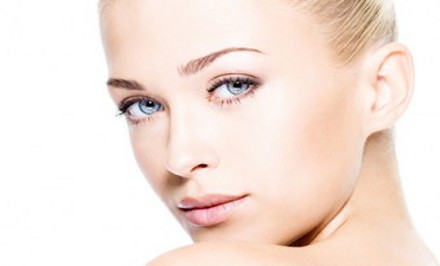 Fiatalítsd meg bőröd! Hidroabráziós vagy mikrodermabráziós arc és nyak hámlasztás, kezelésnek megfelelő hatóanyaggal! kupon